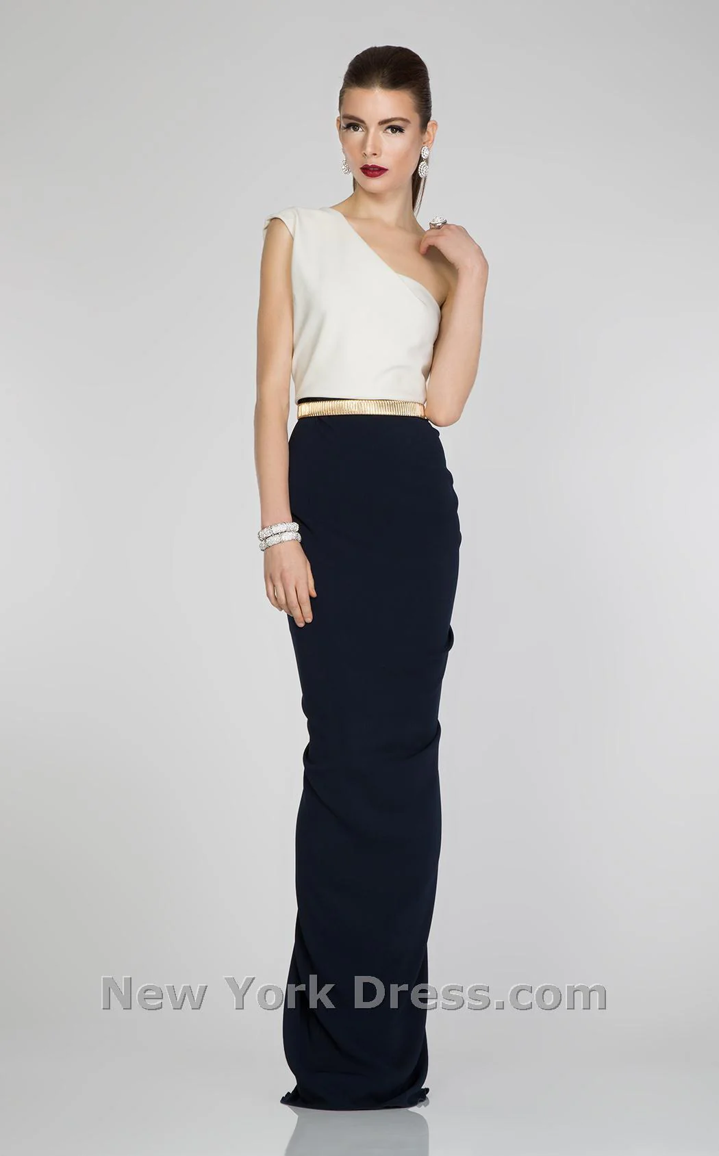 Nicole Bakti 332L